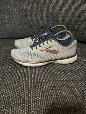 Brooks Revel Shoes Women’s size 9
